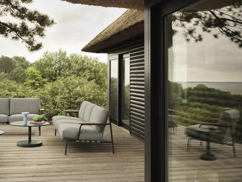 Muuto Settle Outdoor Sofa W. Armrest | Comfort Meets Elegance