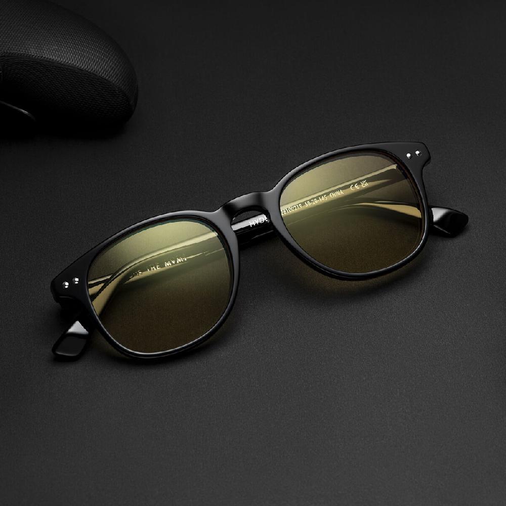 Mvmt Hyde Gold Shield Black