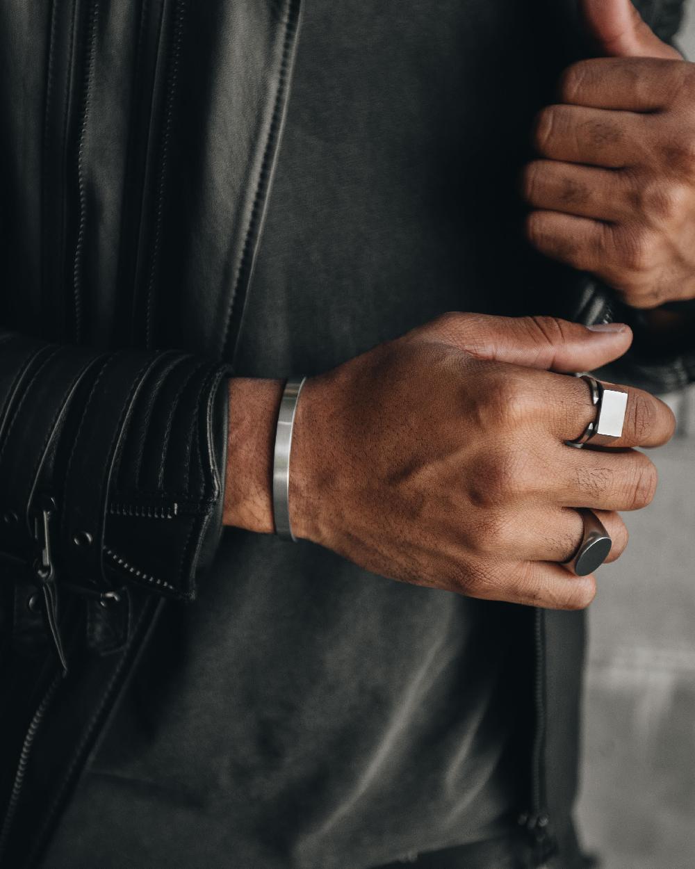 Mvmt Minimal Flat Cuff Silver