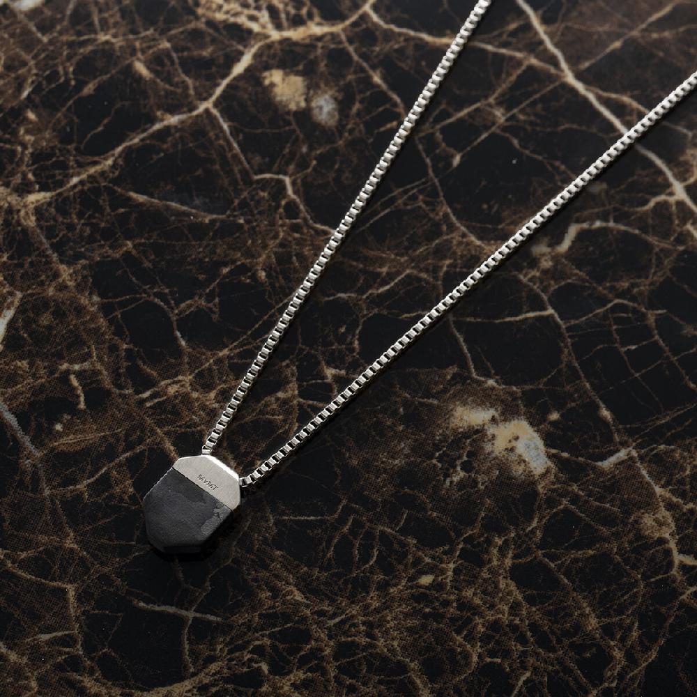 Mvmt Octo Necklace Silver + Black