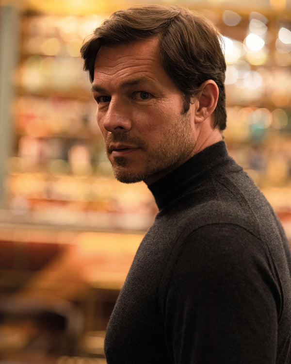 n.peal 007 Fine Gauge Cashmere Mock Turtle Neck Jumper In Dark Charcoal Grey