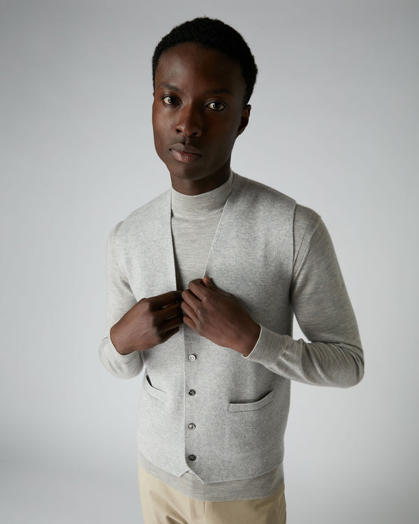 N.peal 007 Milano Knitted Cashmere Waistcoat In Fumo Grey