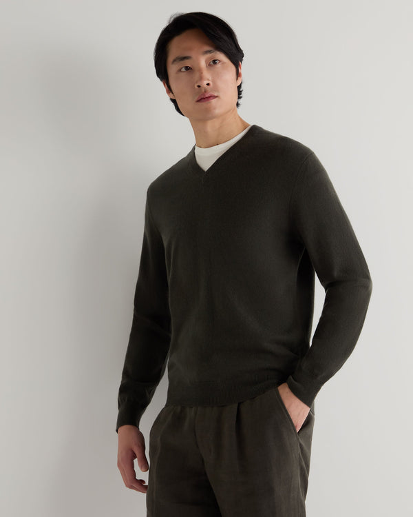 n.peal Men's Burlington V Neck Cashmere Sweater In Arabica Khaki Green