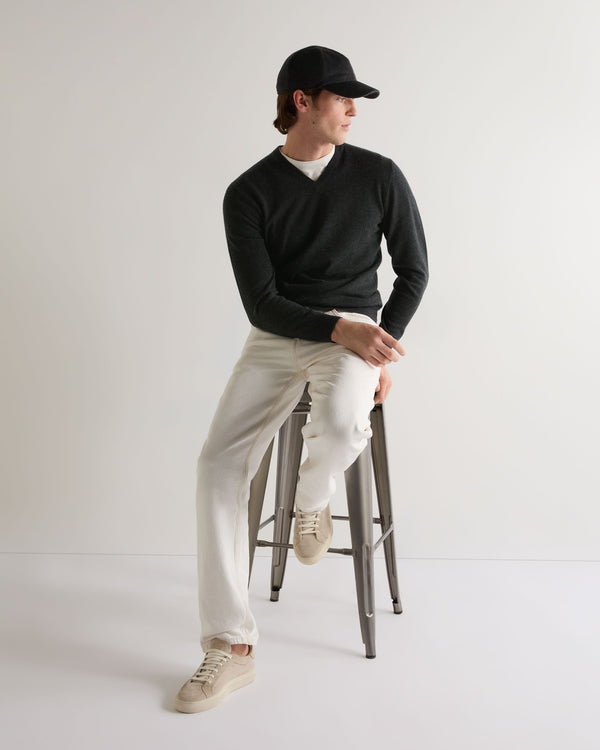 N.peal Men's Burlington V Neck Cashmere Sweater In Dark Charcoal Grey