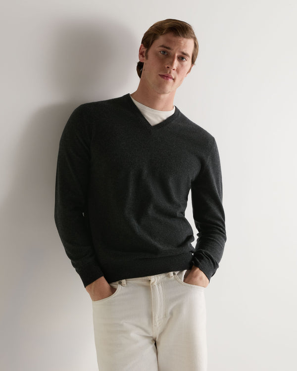 n.peal Men's Burlington V Neck Cashmere Sweater In Dark Charcoal Grey