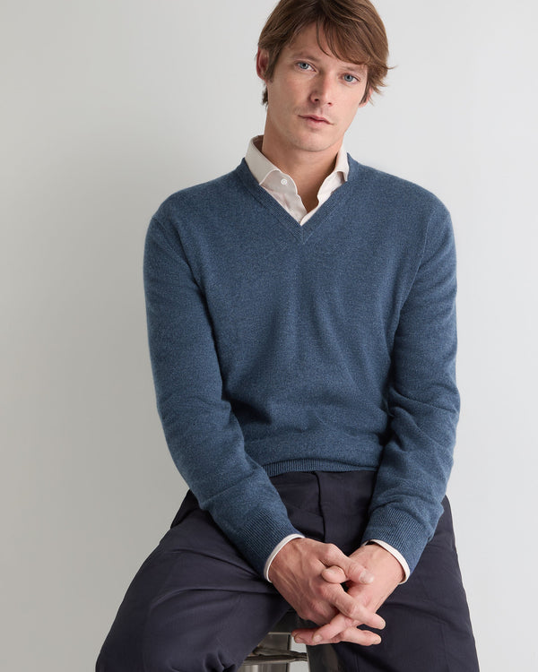 n.peal Men's Burlington V Neck Cashmere Sweater In Light Denim Blue