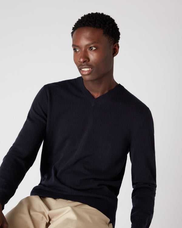 n.peal Men's Burlington V Neck Cashmere Sweater In Navy Blue