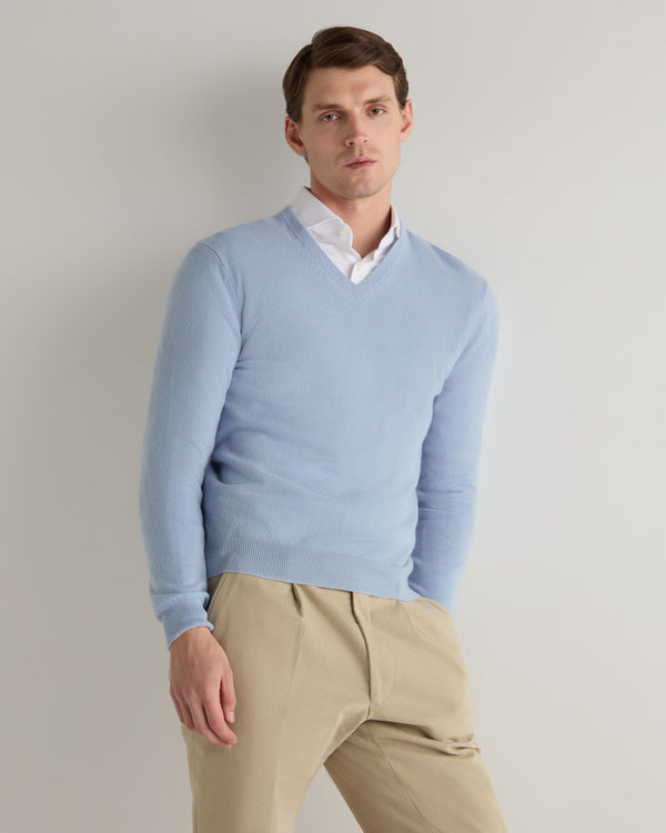 n.peal Men's Burlington V Neck Cashmere Sweater In Sea Mist Blue