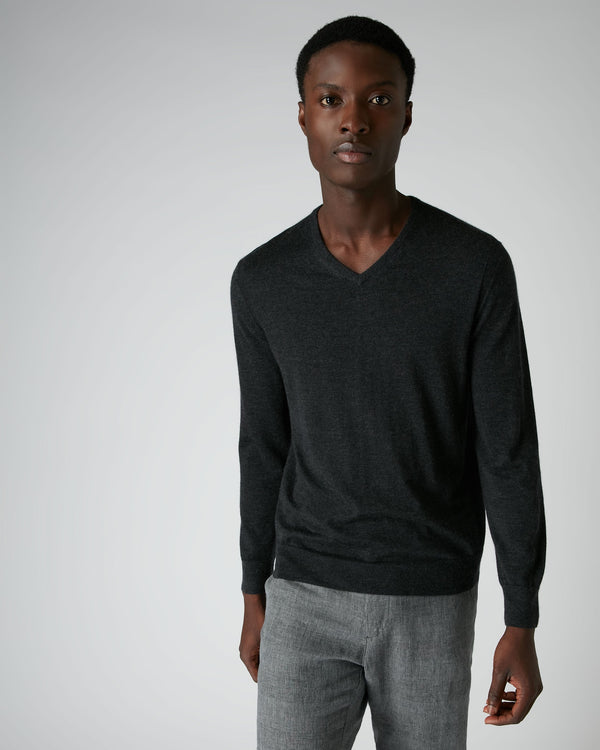 n.peal Men's Conduit Fine Gauge Cashmere V Neck Sweater In Dark Charcoal Grey