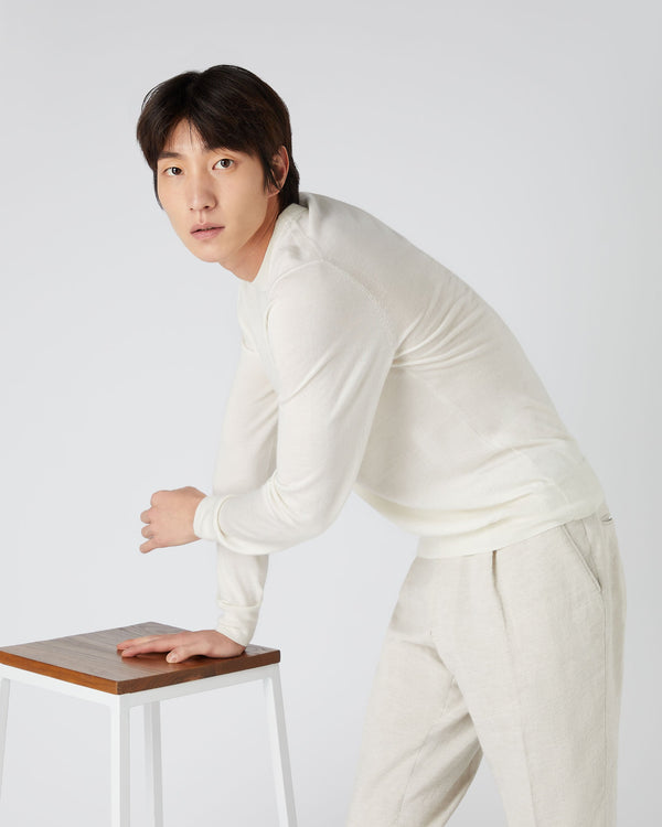 n.peal Men's Covent Fine Gauge Cashmere Round Neck Sweater In New Ivory White