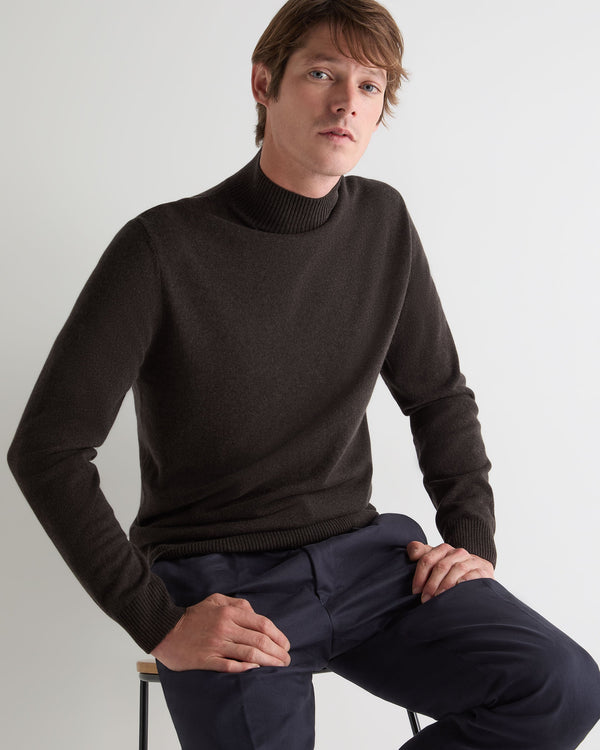 n.peal Men's Mayfair Turtle Neck Cashmere Sweater In Chocolate Brown