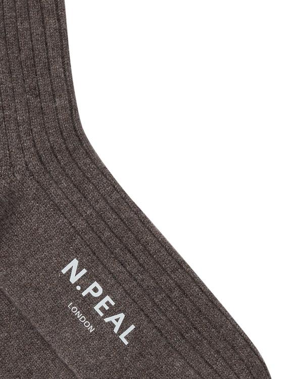 N.peal Men's Rib Cashmere House Socks In Otter Brown