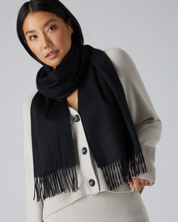N.peal Unisex Large Woven Cashmere Scarf In Black