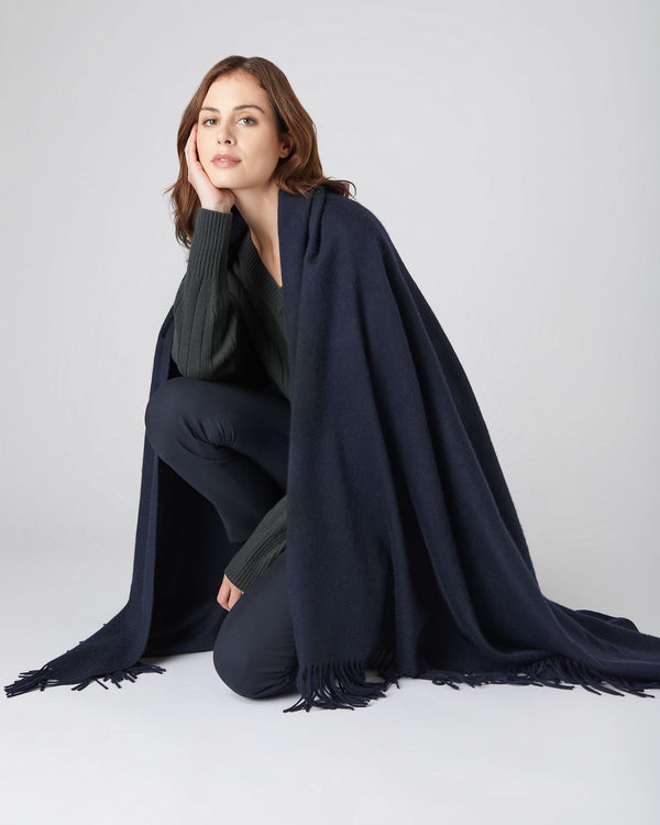 N.peal Unisex Woven Cashmere Blanket In Navy Blue