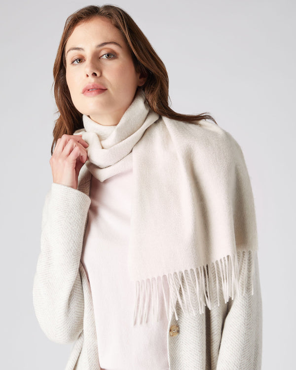 N.peal Unisex Woven Cashmere Scarf In Ecru White