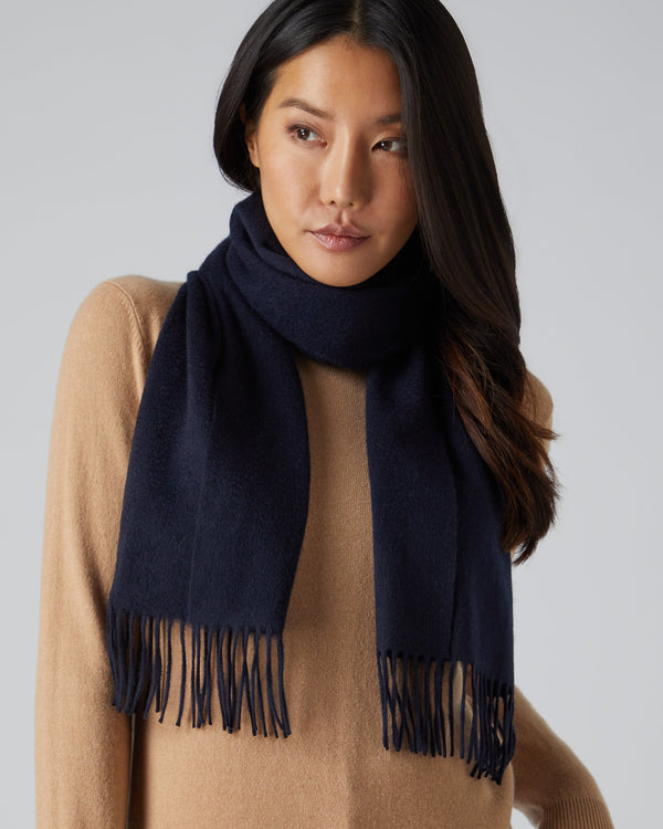 N.peal Unisex Woven Cashmere Scarf In Navy Blue