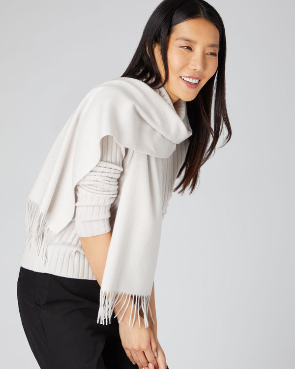N.peal Unisex Woven Cashmere Scarf In Snow Grey