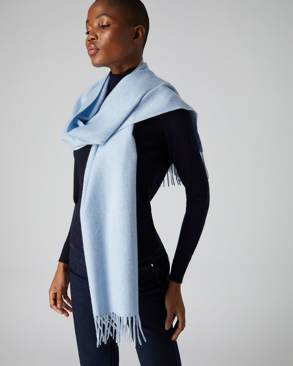 N.peal Unisex Large Woven Cashmere Scarf In Cornflower Blue