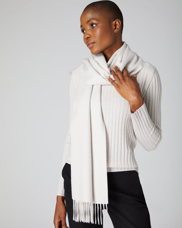 N.peal Unisex Large Woven Cashmere Scarf In Snow Grey