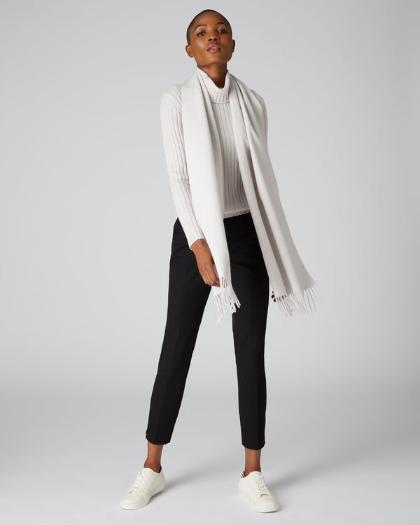 N.peal Unisex Large Woven Cashmere Scarf In Snow Grey