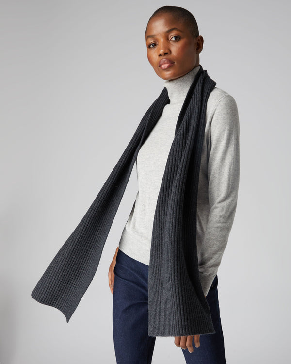 N.peal Unisex Short Ribbed Cashmere Scarf In Dark Charcoal Grey