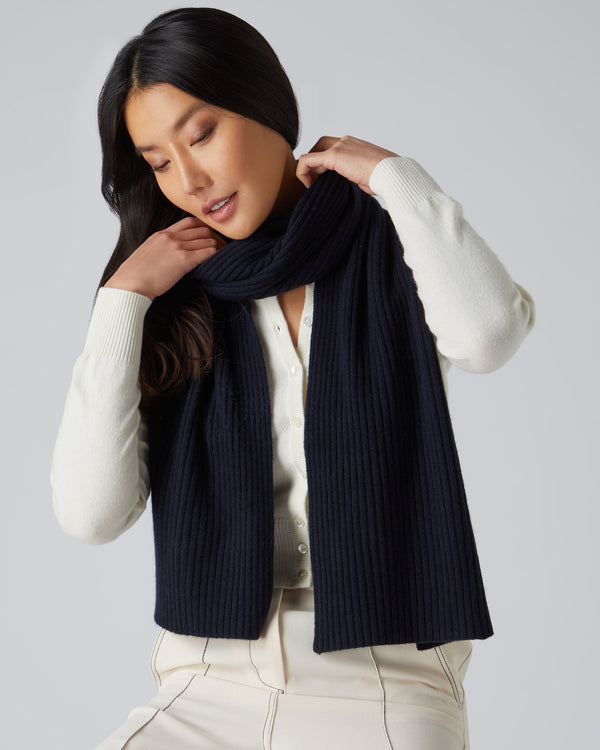 N.peal Unisex Short Ribbed Cashmere Scarf In Navy Blue