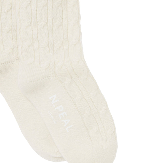 N.peal Women's Cable Cashmere House Socks In New Ivory White