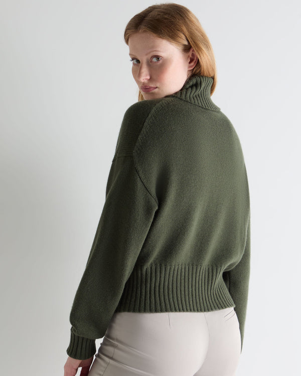 N.peal Women's Cropped Turtle Neck Cashmere Sweater In Army Green