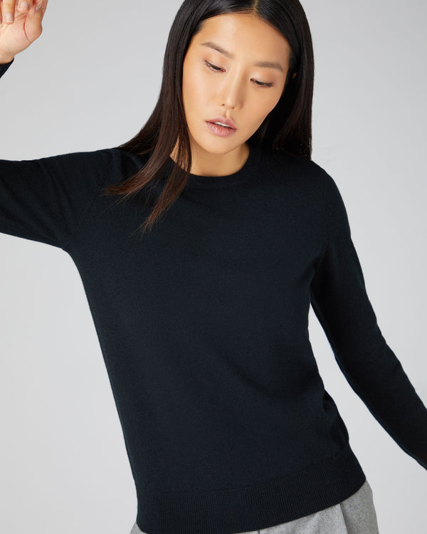 n.peal Women's Evie Classic Round Neck Cashmere Sweater In Black