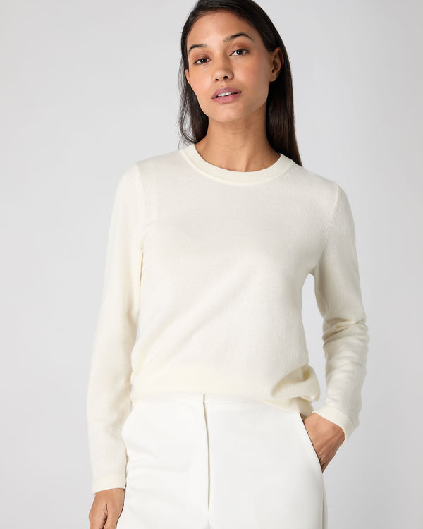 n.peal Women's Hallie Round Neck Cashmere Sweater In New Ivory White