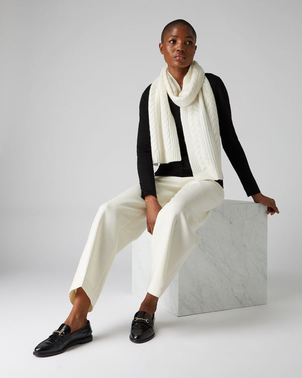 N.peal Women's Imogen Superfine Cashmere V Neck Sweater In Black