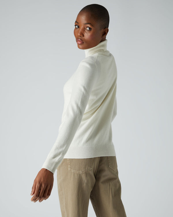N.peal Women's Luna Turtle Neck Cashmere Sweater In New Ivory White