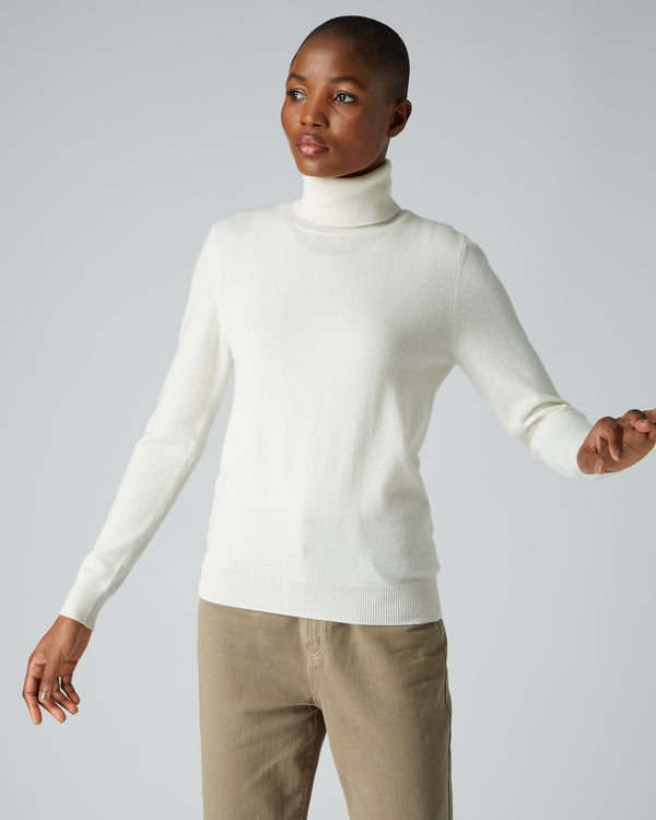 n.peal Women's Luna Turtle Neck Cashmere Sweater In New Ivory White