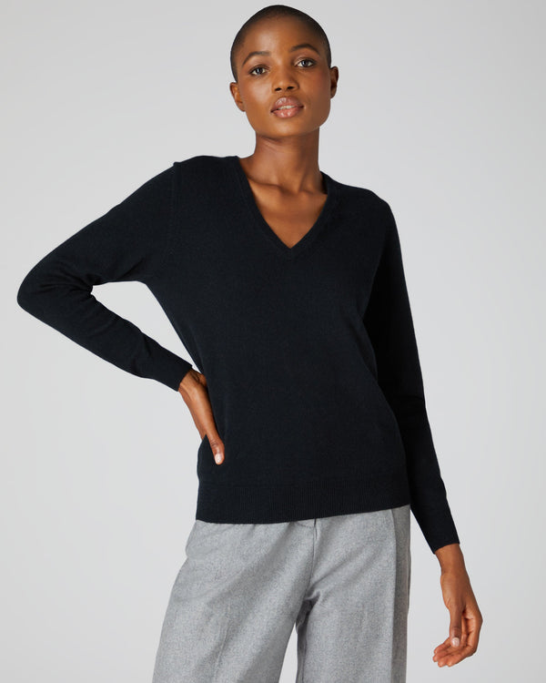 n.peal Women's Phoebe V Neck Cashmere Sweater In Black