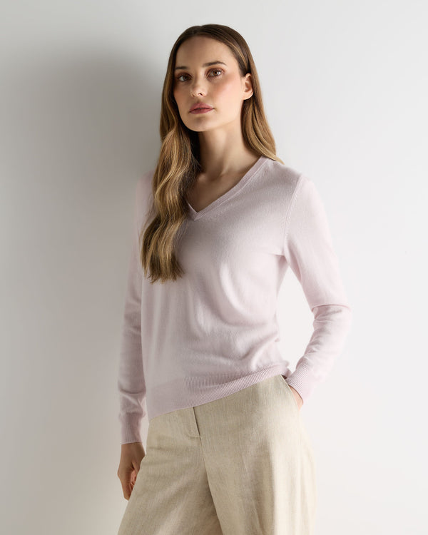 n.peal Women's Phoebe V Neck Cashmere Sweater In Chalk Pink n.peal Women's Phoebe V Neck Cashmere Sweater In Chalk Pink