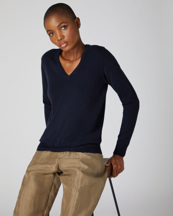 n.peal Women's Phoebe V Neck Cashmere Sweater In Navy Blue