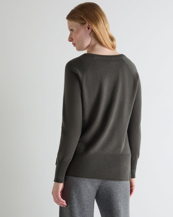 N.peal Women's Relaxed V Neck Cashmere Sweater In Arabica Khaki Green