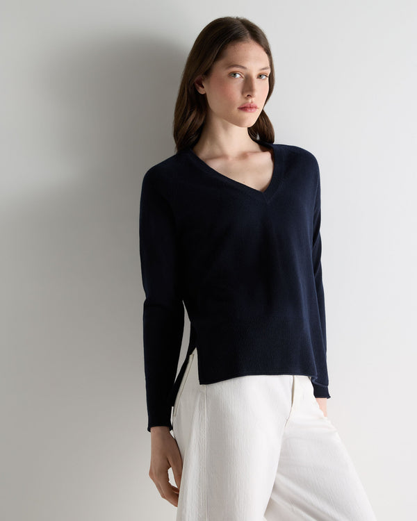 n.peal Women's Relaxed V Neck Cashmere Sweater In Navy Blue