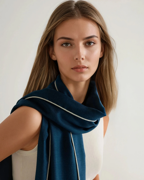N.peal Women's Tipped Cashmere Pashmina In Navy Blue