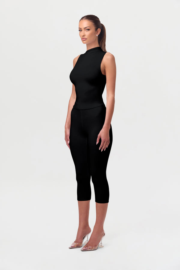 Naked Wardrobe Smooth Sculpt Capri Legging