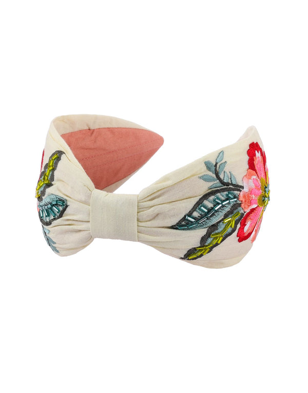 namjosh Embroidered floral patterns