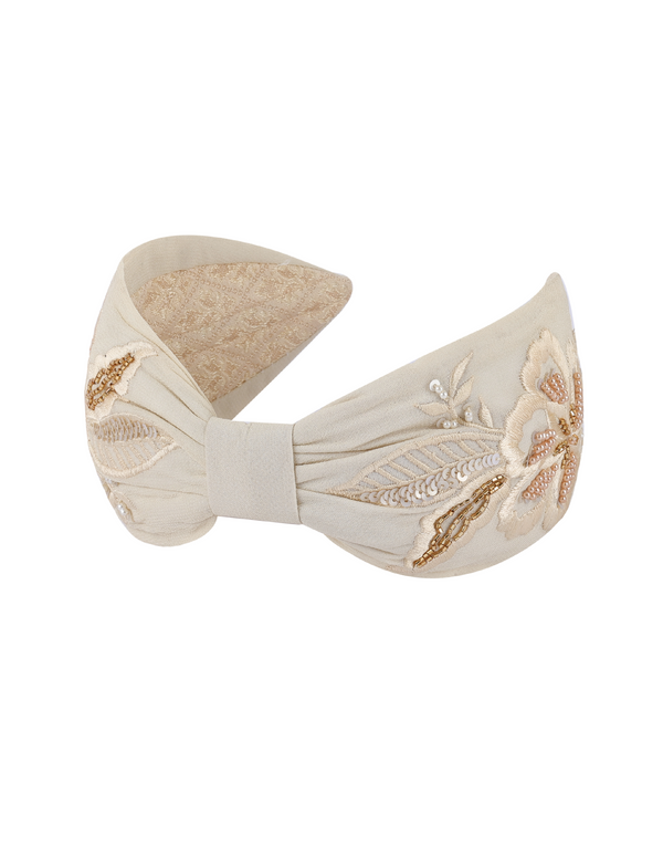 namjosh Embroidered floral patterns