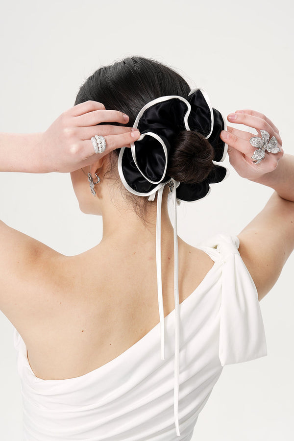 Nana Jacqueline Marlene Scrunchie (Black)