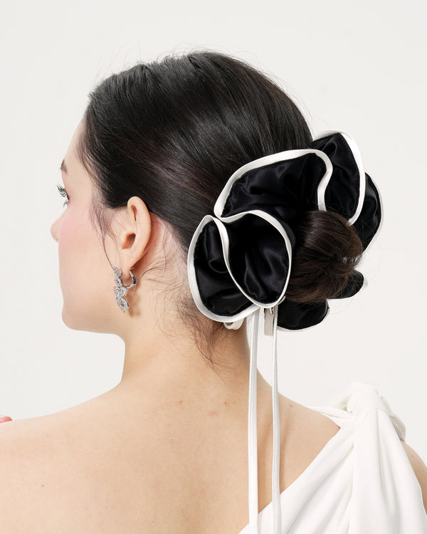 Nana Jacqueline Marlene Scrunchie (Black)