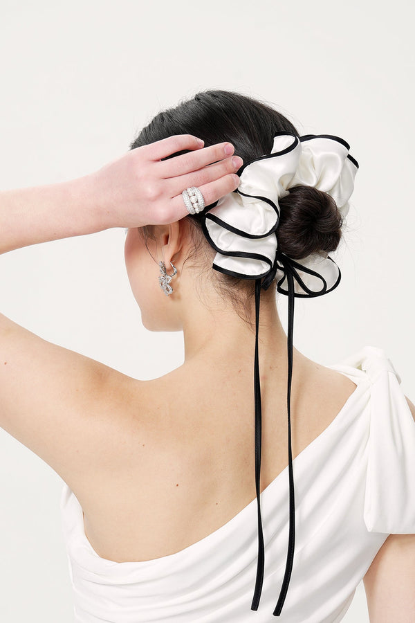 Nana Jacqueline Marlene Scrunchie (White)