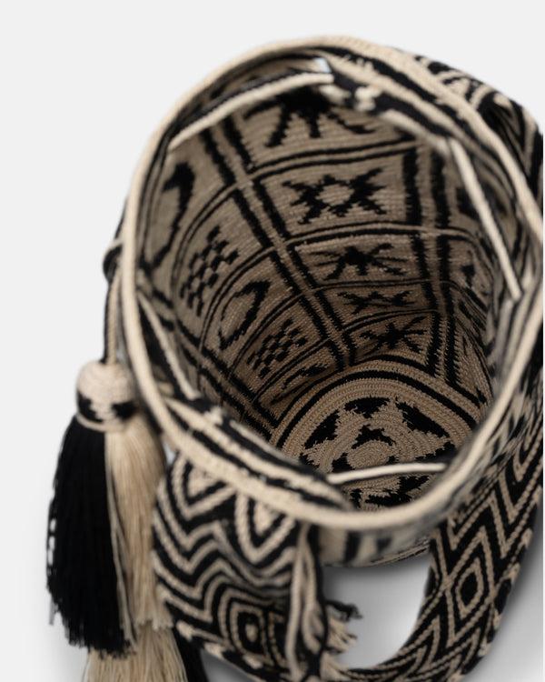 Nanushka Wayuu Symbol Maxi - Crocheted Bucket Bag - Kopjafa Black/Creme