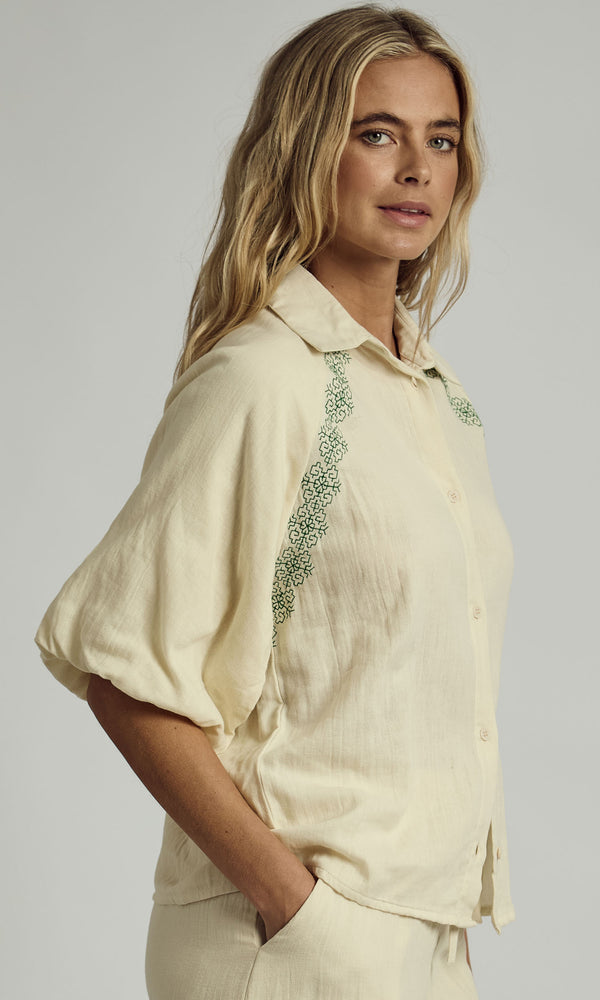 Native Youth CAMRYN DOUBLE GAUZE EMBROIDED RAGLAN BLOUSE