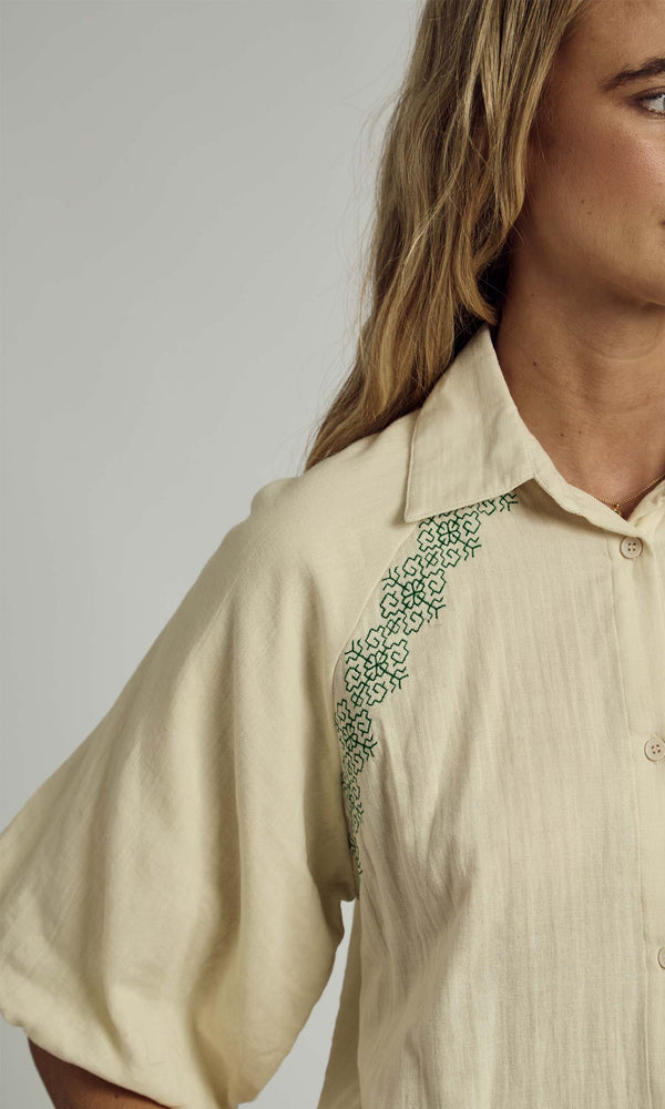 Native Youth CAMRYN DOUBLE GAUZE EMBROIDED RAGLAN BLOUSE