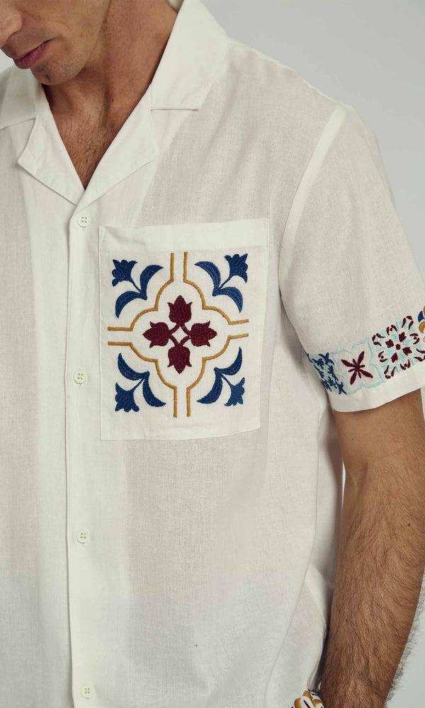 Native Youth LOREK EMBROIDERED EDGE SHORT SLEEVE SHIRT IN WHITE