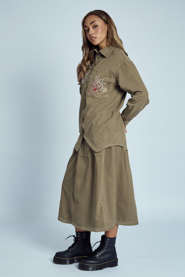 Native Youth EVELYN EMBROIDERED BOYFRIEND SHIRT